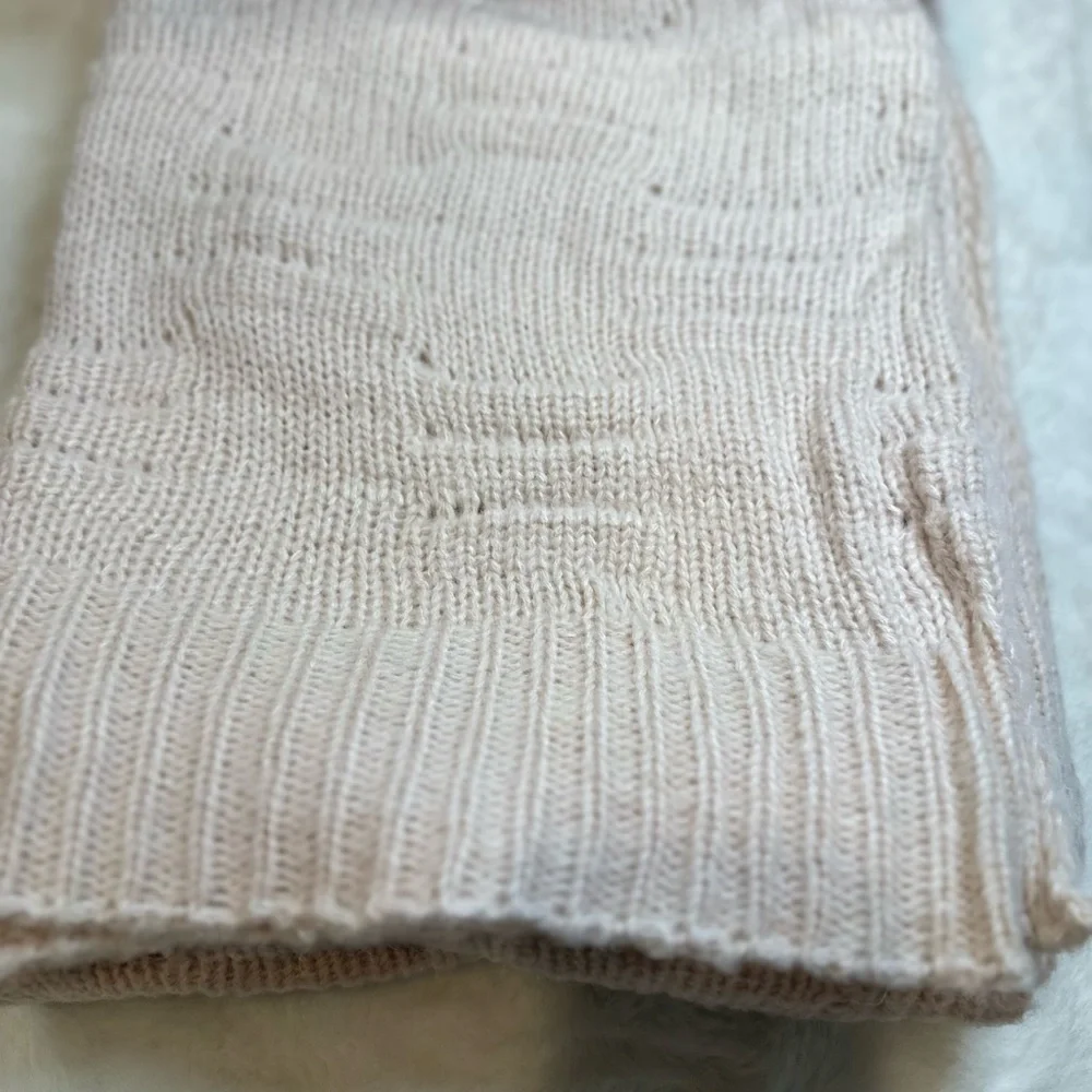 UGG Soft Knit blanket in Light Pink-start with darker pink and it get lighter